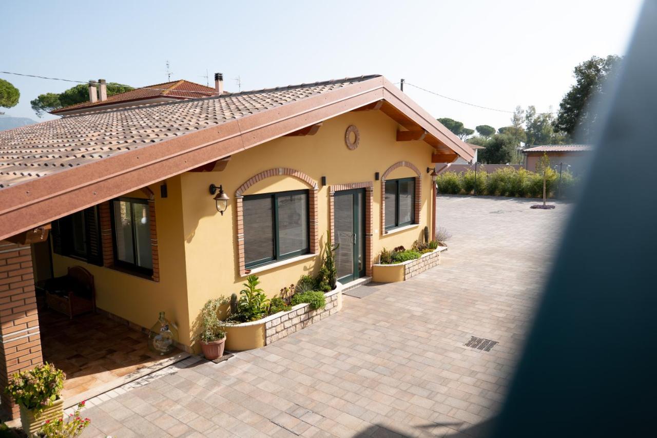 Agriturismo Casa Chiara Latina Exterior photo